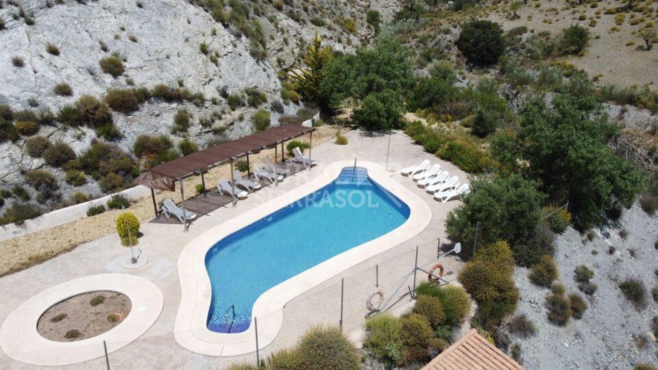 Vista aérea de piscina en casa rural en Taberno (Almería) - 0969