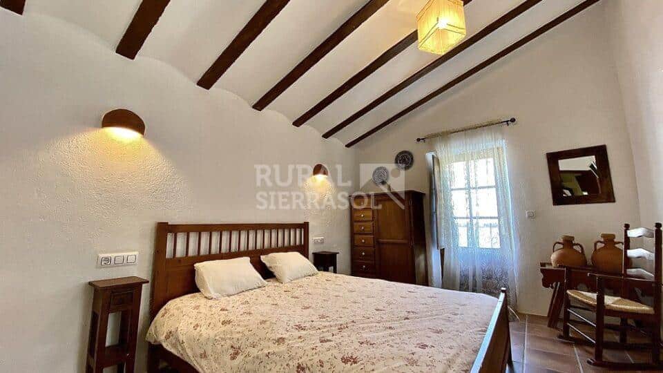 Dormitorio con cama doble de casa rural en Taberno (Almería) - 0968