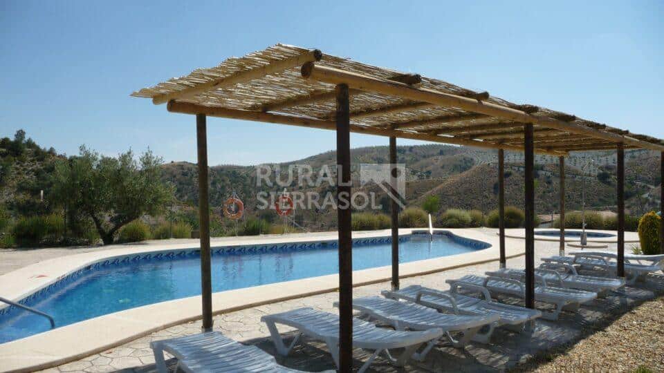 Piscina y tumbonas de casa rural en Taberno (Almería) - 0968