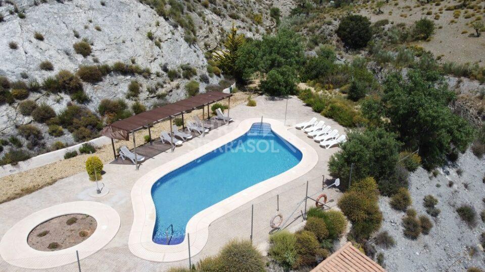 Vista aérea de piscina en casa rural en Taberno (Almería) - 0968