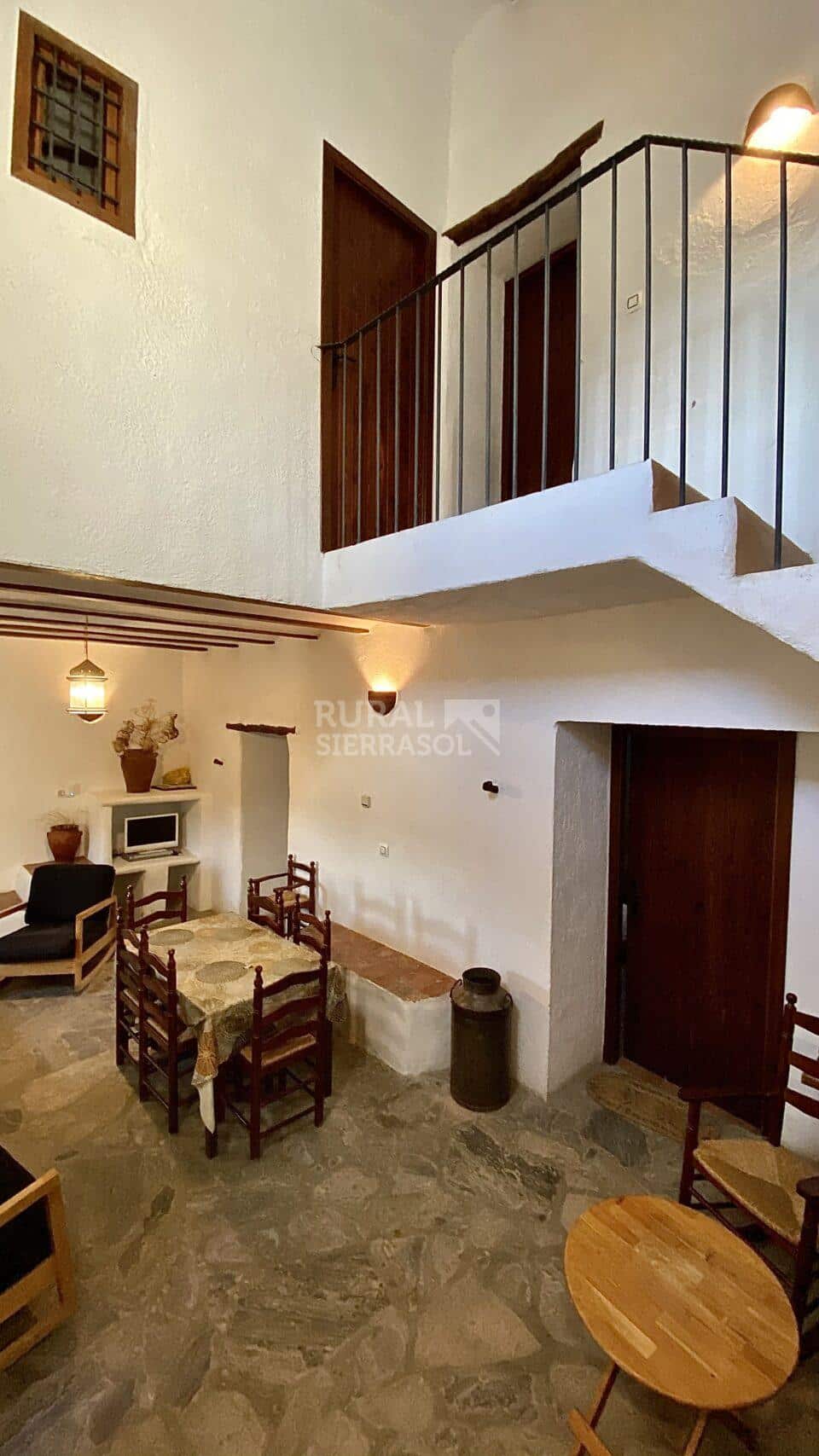 Salón y escalera de Casa rural en Taberno (Almería) - 0915