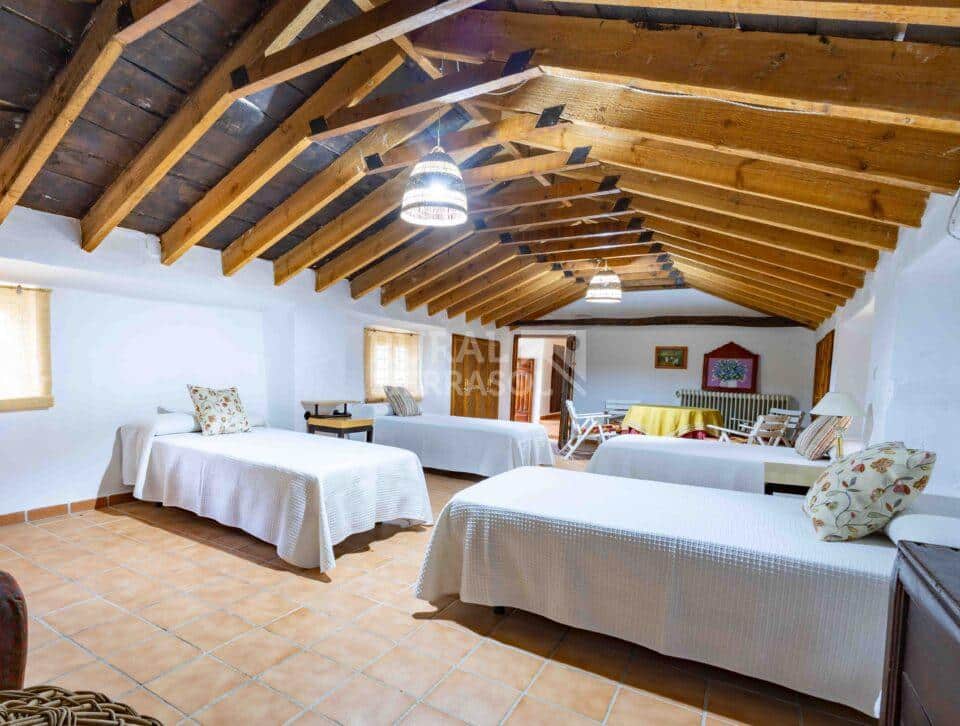 Dormitorio familiar de Casa rural en Chilluevar (Jaén)-2145